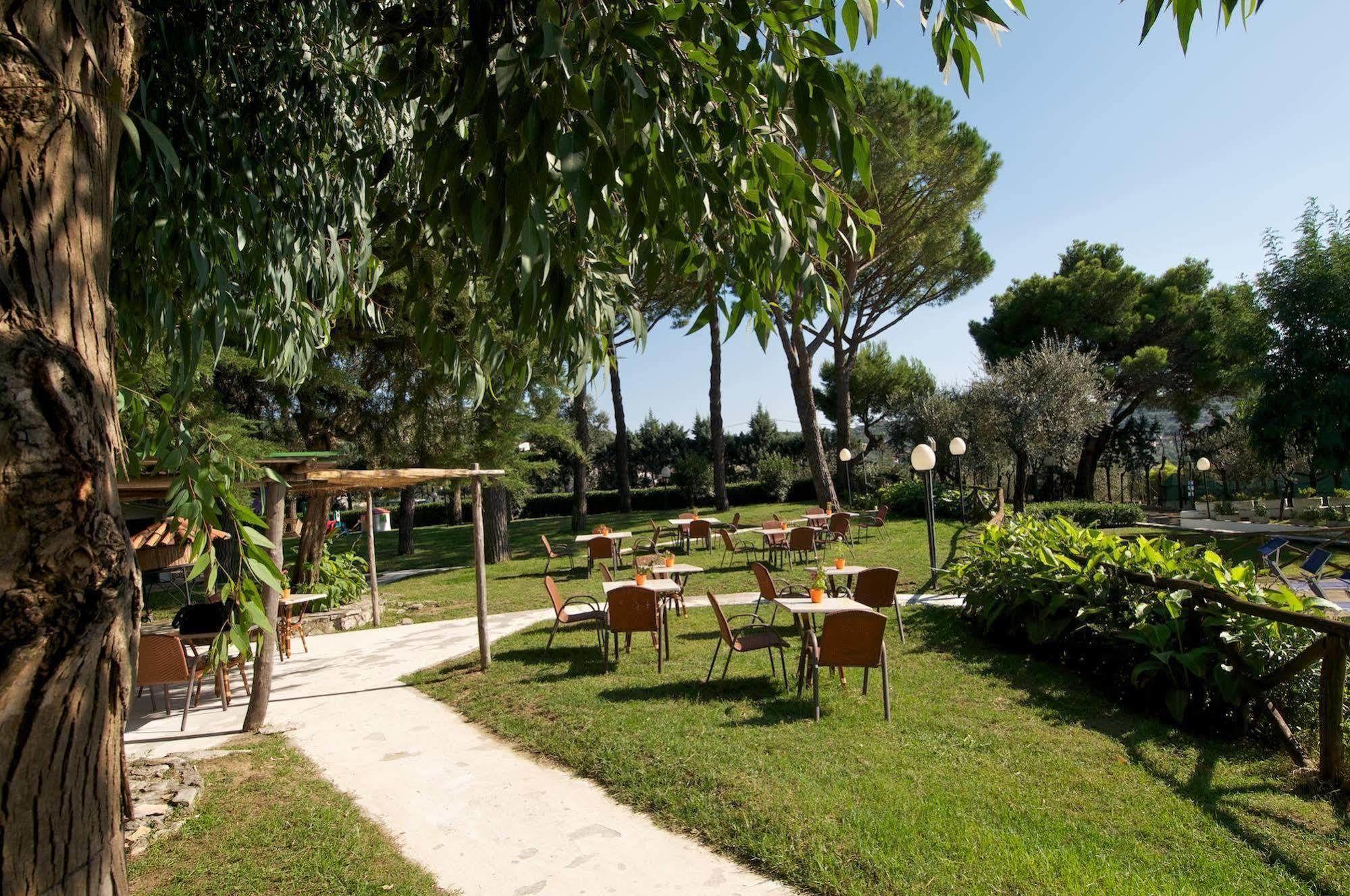 Freedom Holiday Residence Massa Lubrense Bagian luar foto