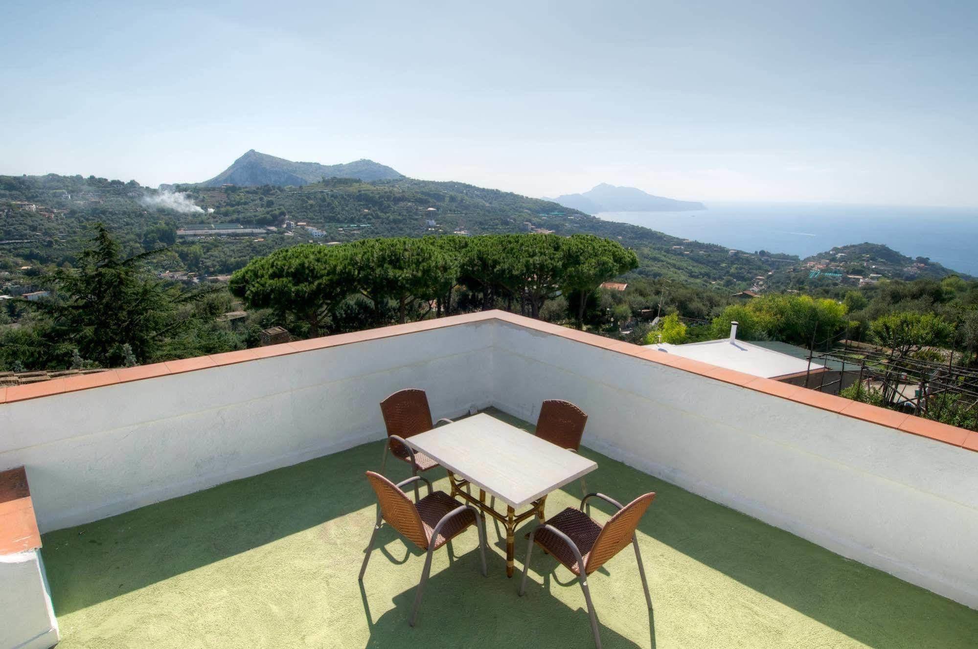 Freedom Holiday Residence Massa Lubrense Bagian luar foto