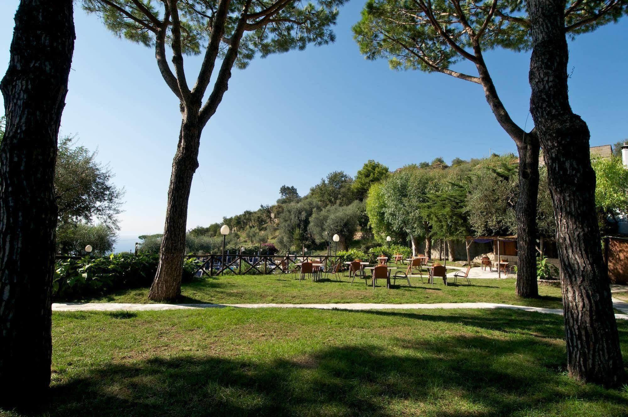 Freedom Holiday Residence Massa Lubrense Bagian luar foto