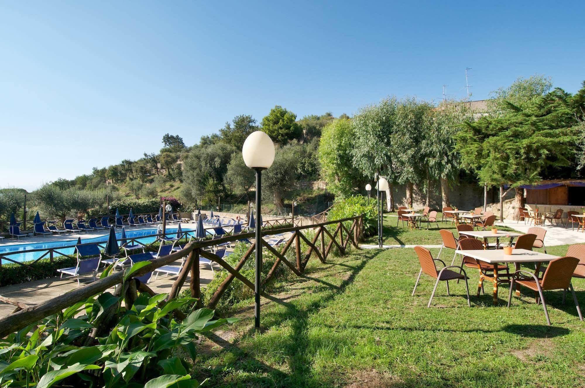 Freedom Holiday Residence Massa Lubrense Bagian luar foto