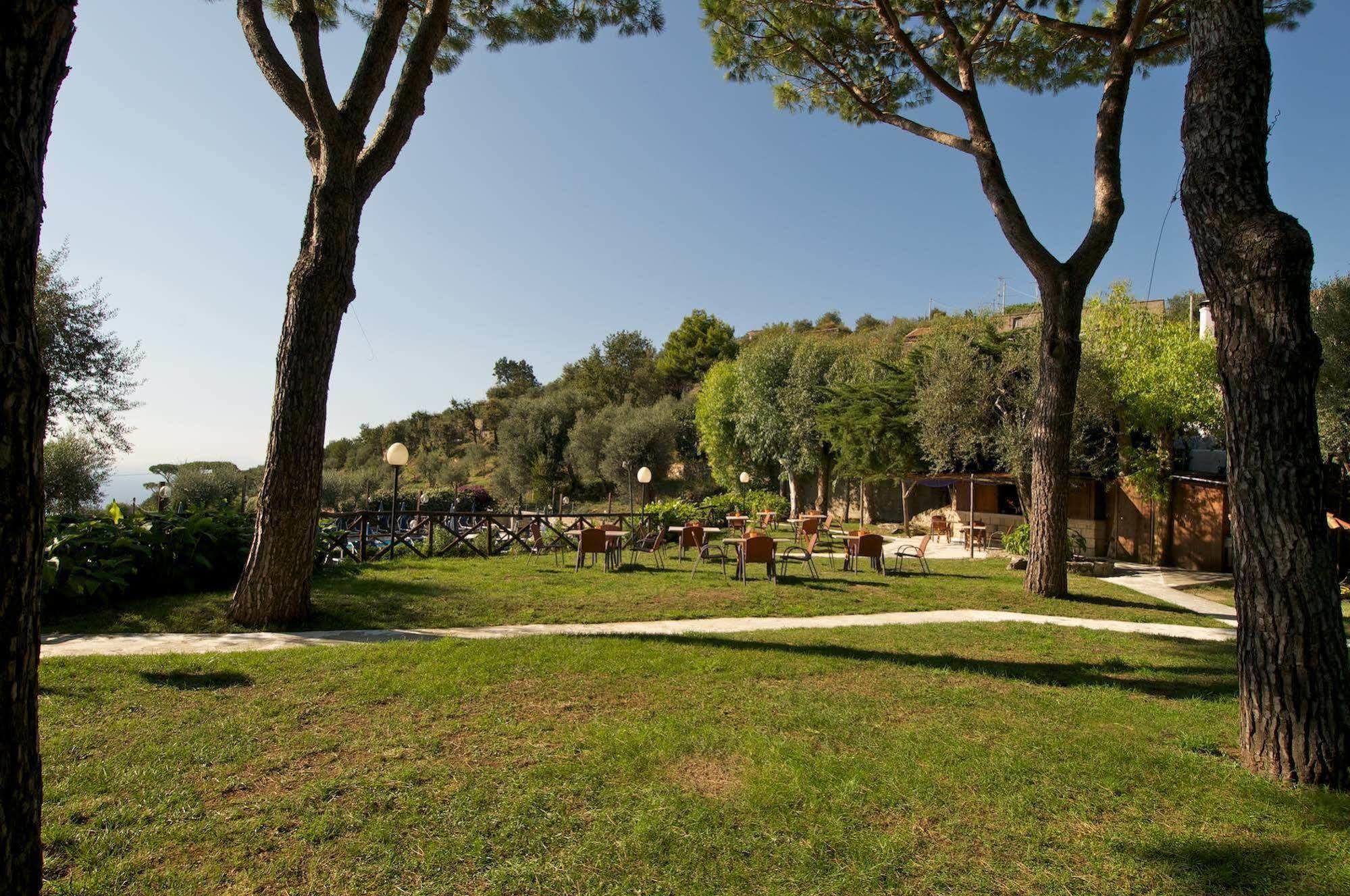 Freedom Holiday Residence Massa Lubrense Bagian luar foto