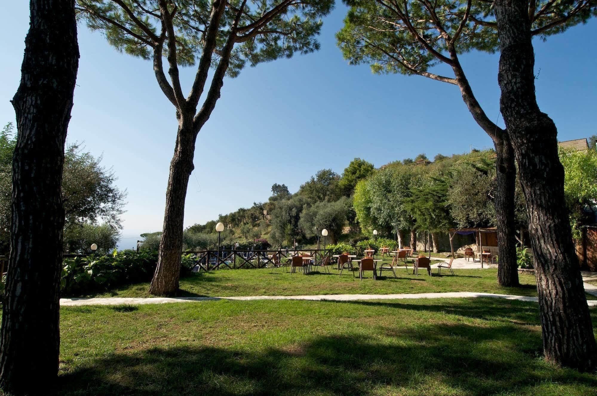 Freedom Holiday Residence Massa Lubrense Bagian luar foto